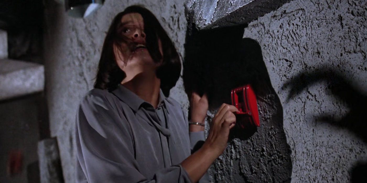  Kate rings the fire alarm in Gremlins 2 