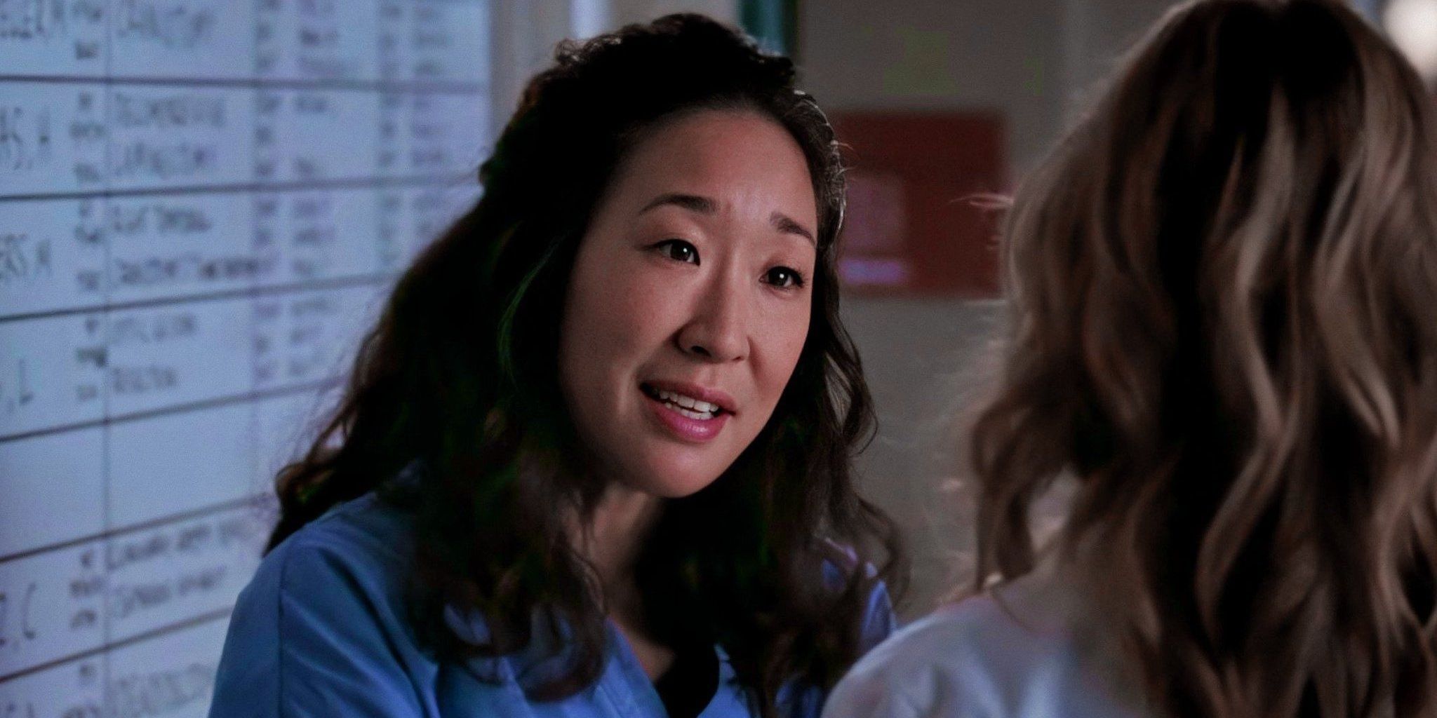 Cristina Yang (Sandra Oh) em Grey's Anatomy está conversando com Meredith.
