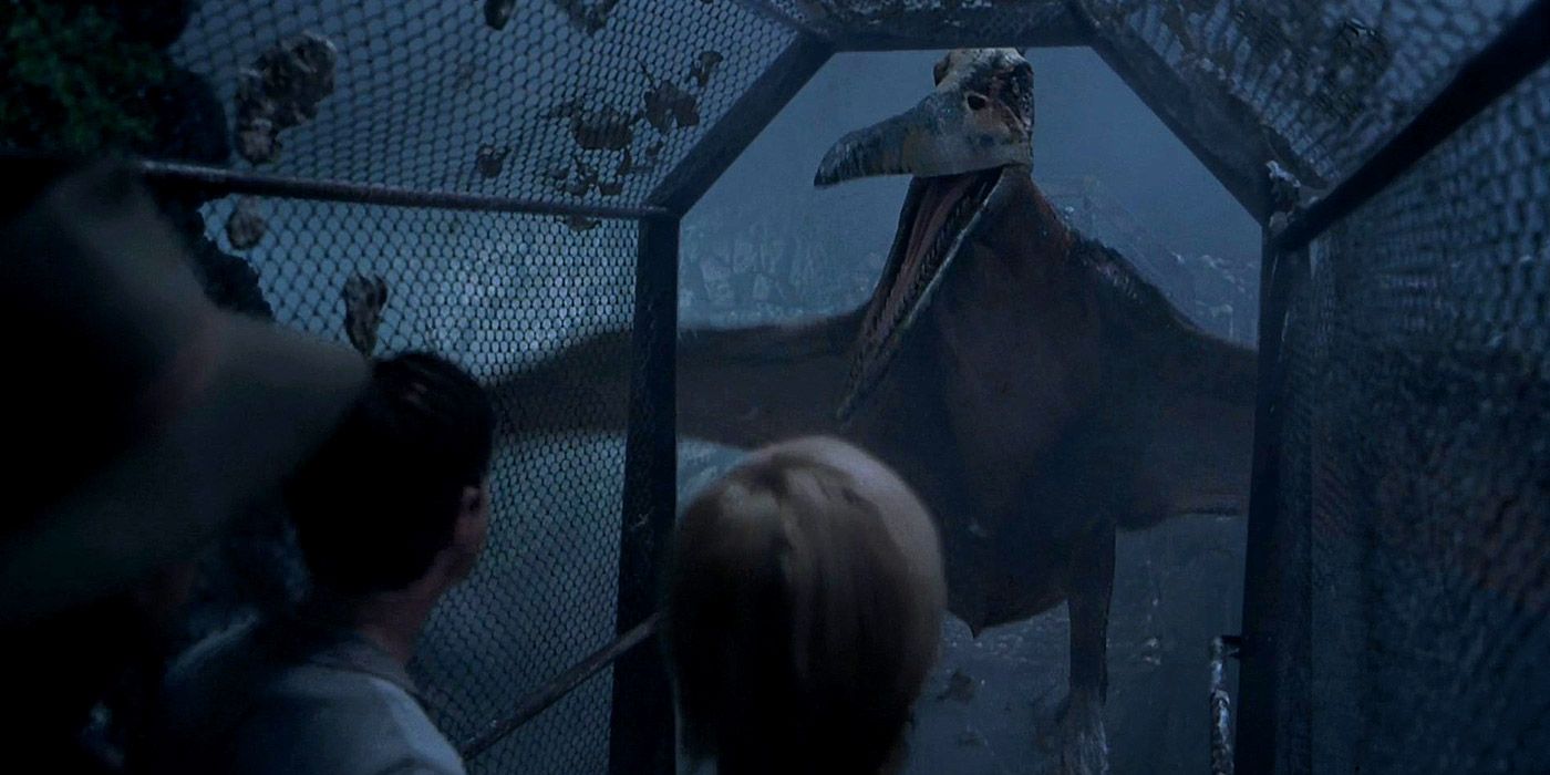 Um pteranodonte ataca humanos em Jurassic Park III