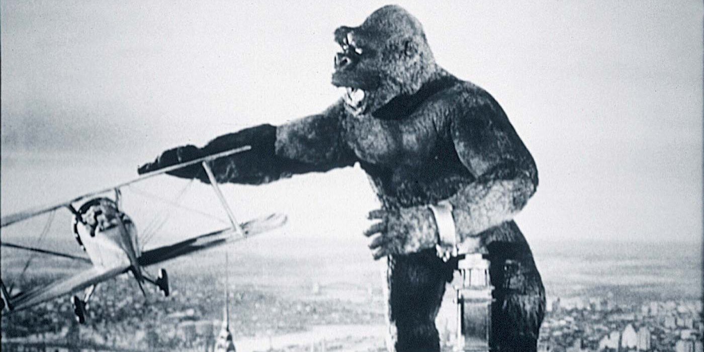 King Kong fighting helicopters in King Kong 1933