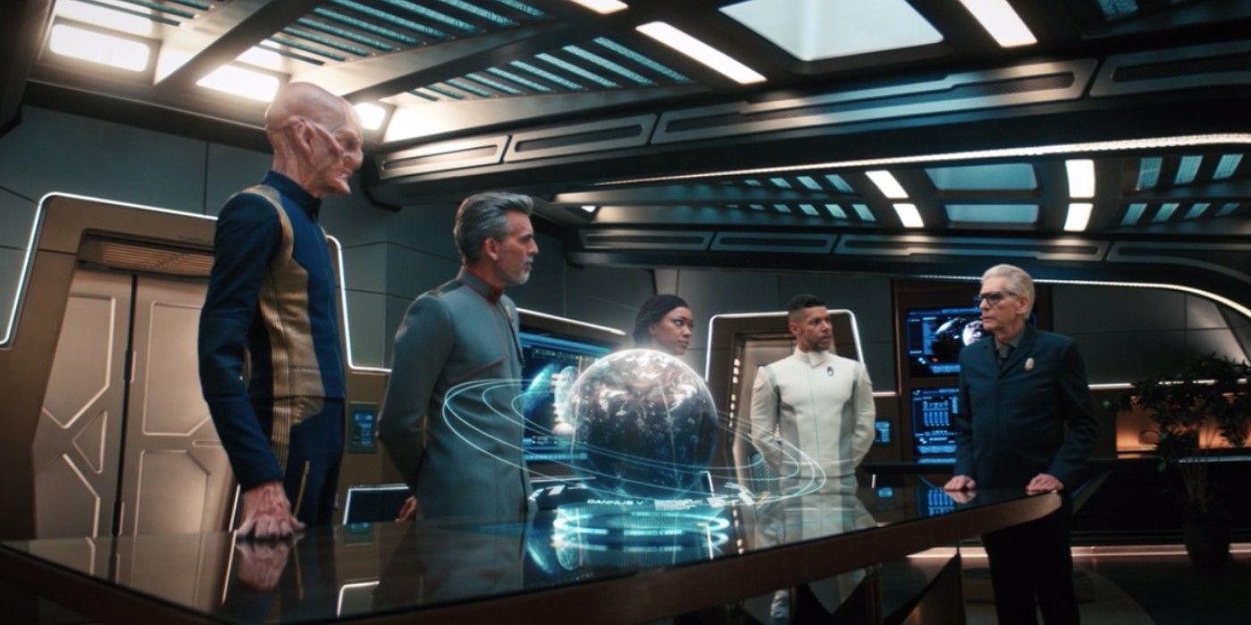 Kovich And The Discovery Crew On Star Trek Discovery