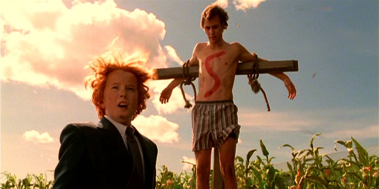 A young Lex Luthor finds Jeremy Creek tied to a cross in a cornfield in Smallville's pilot