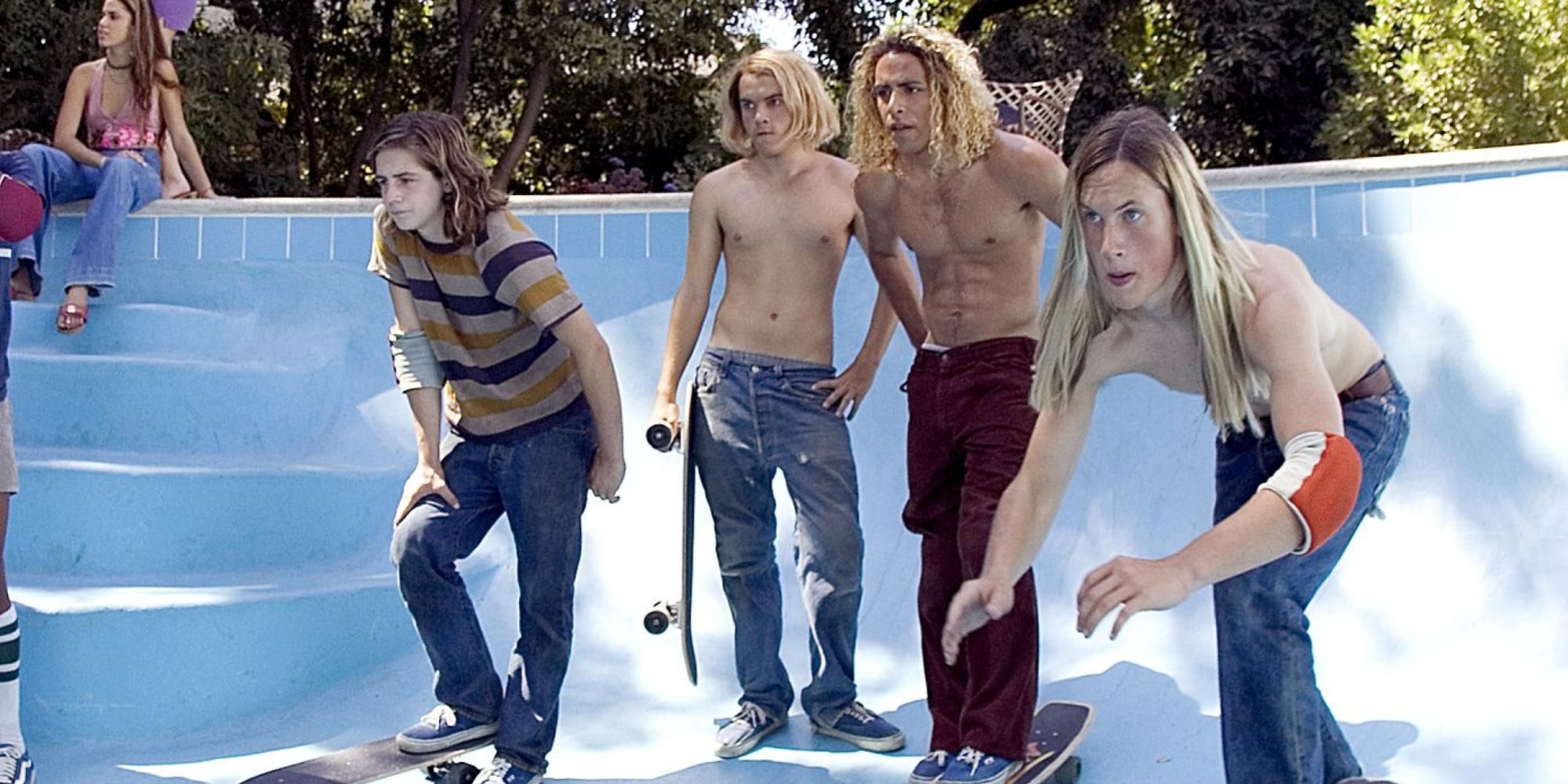 Skaters in an empty pool in Lords of Dogtown