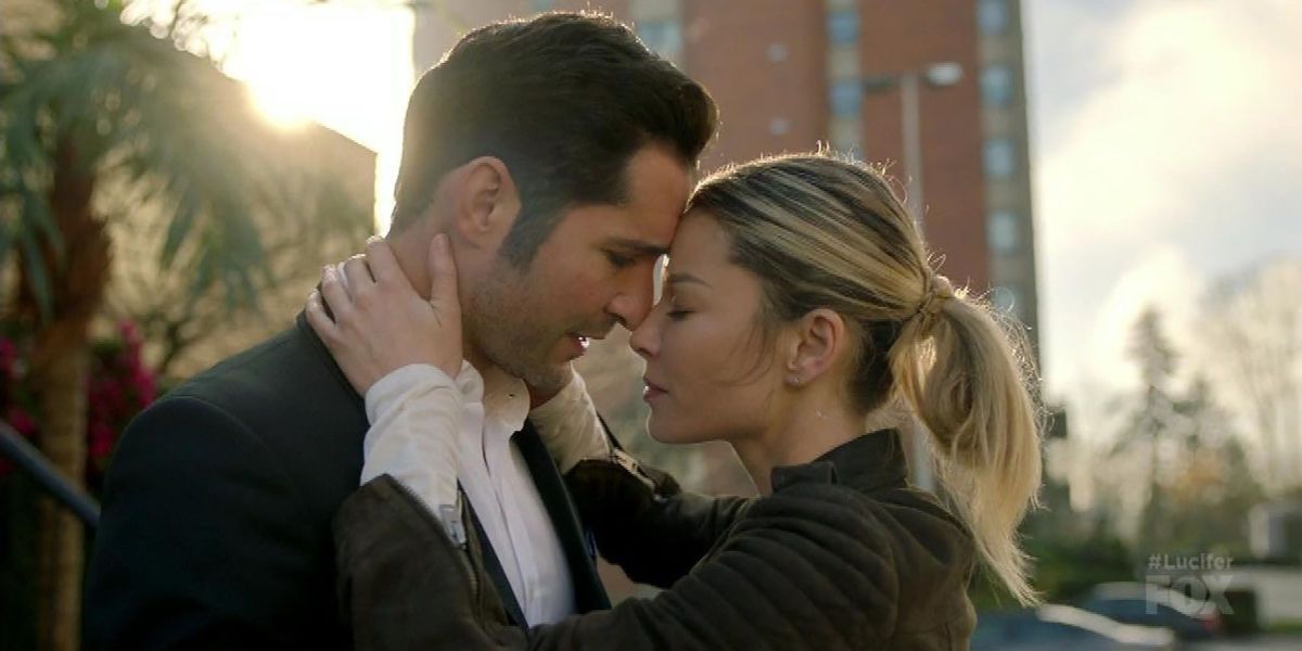 Lucifer and Chloe kiss season 2