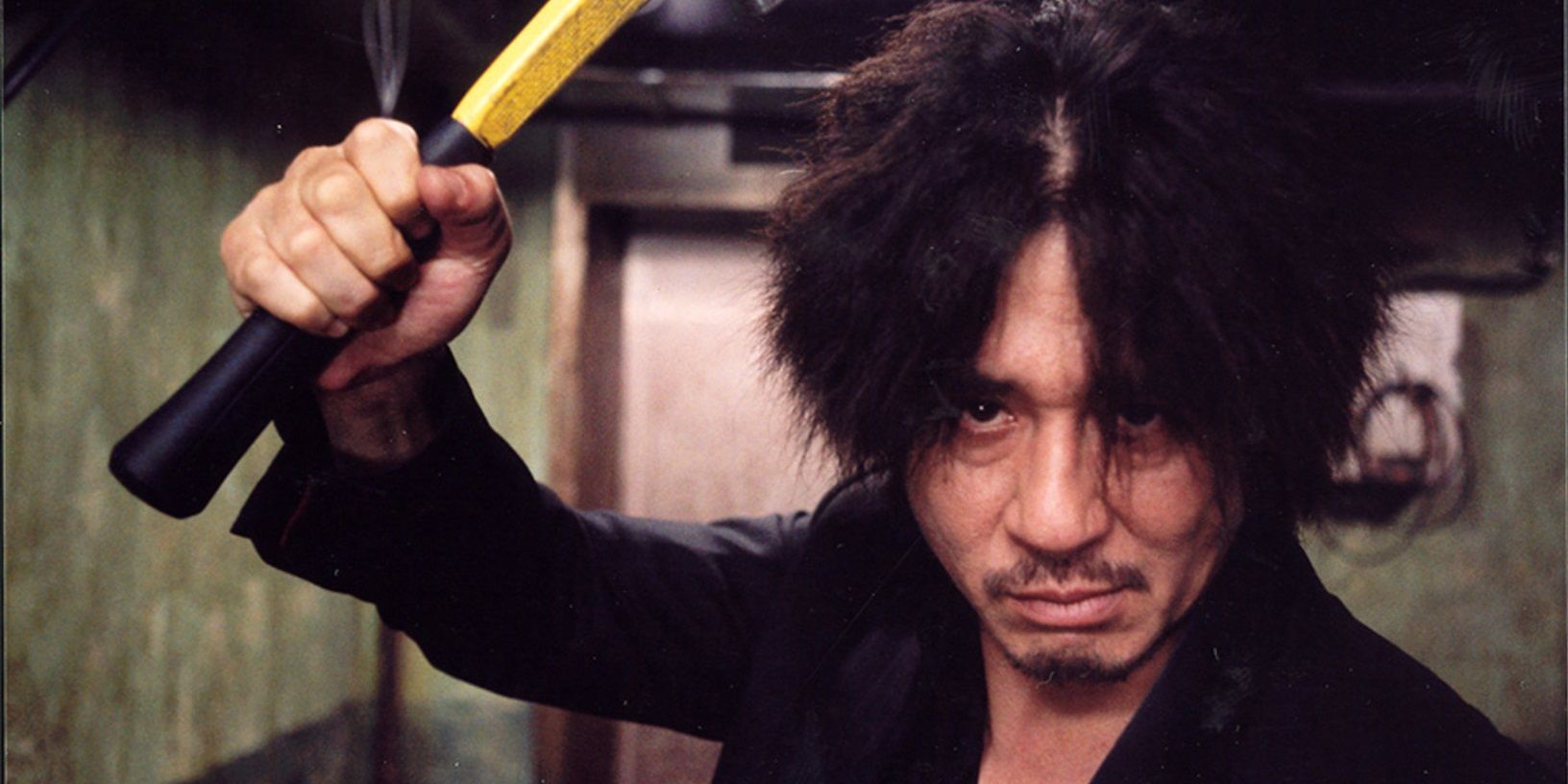 Oh Dae-su holds a weapon in Oldboy