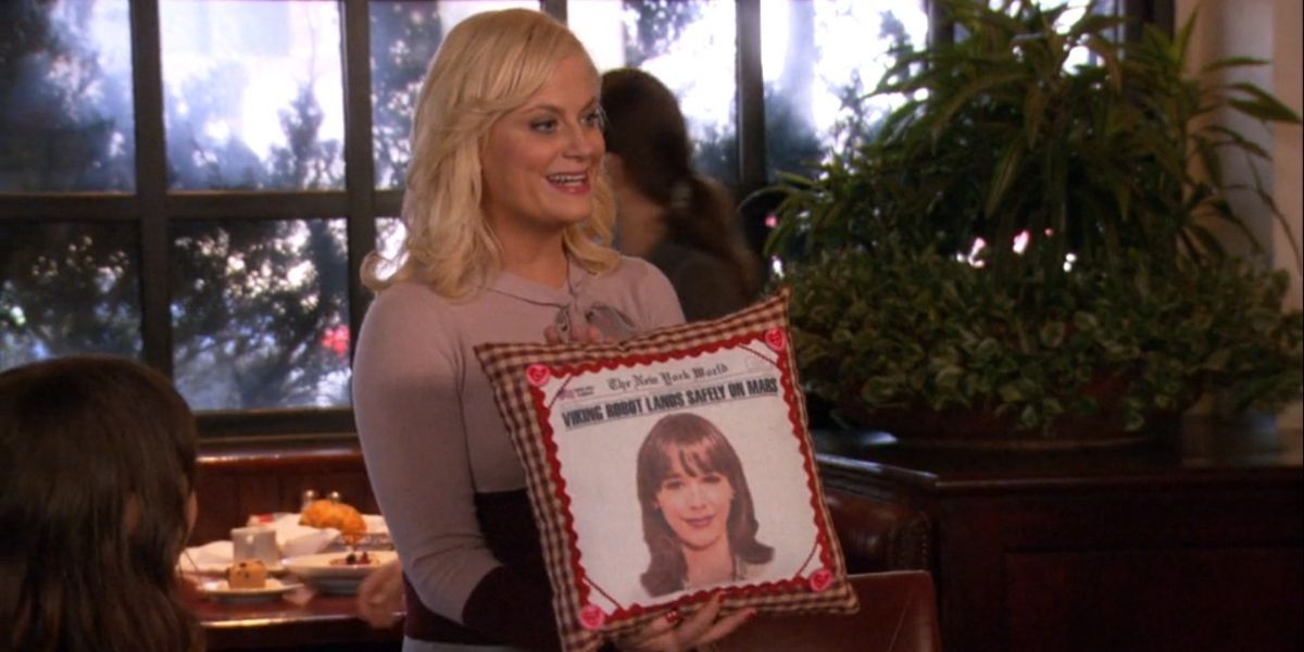 Leslie Knope with her Anne Perkins pillow