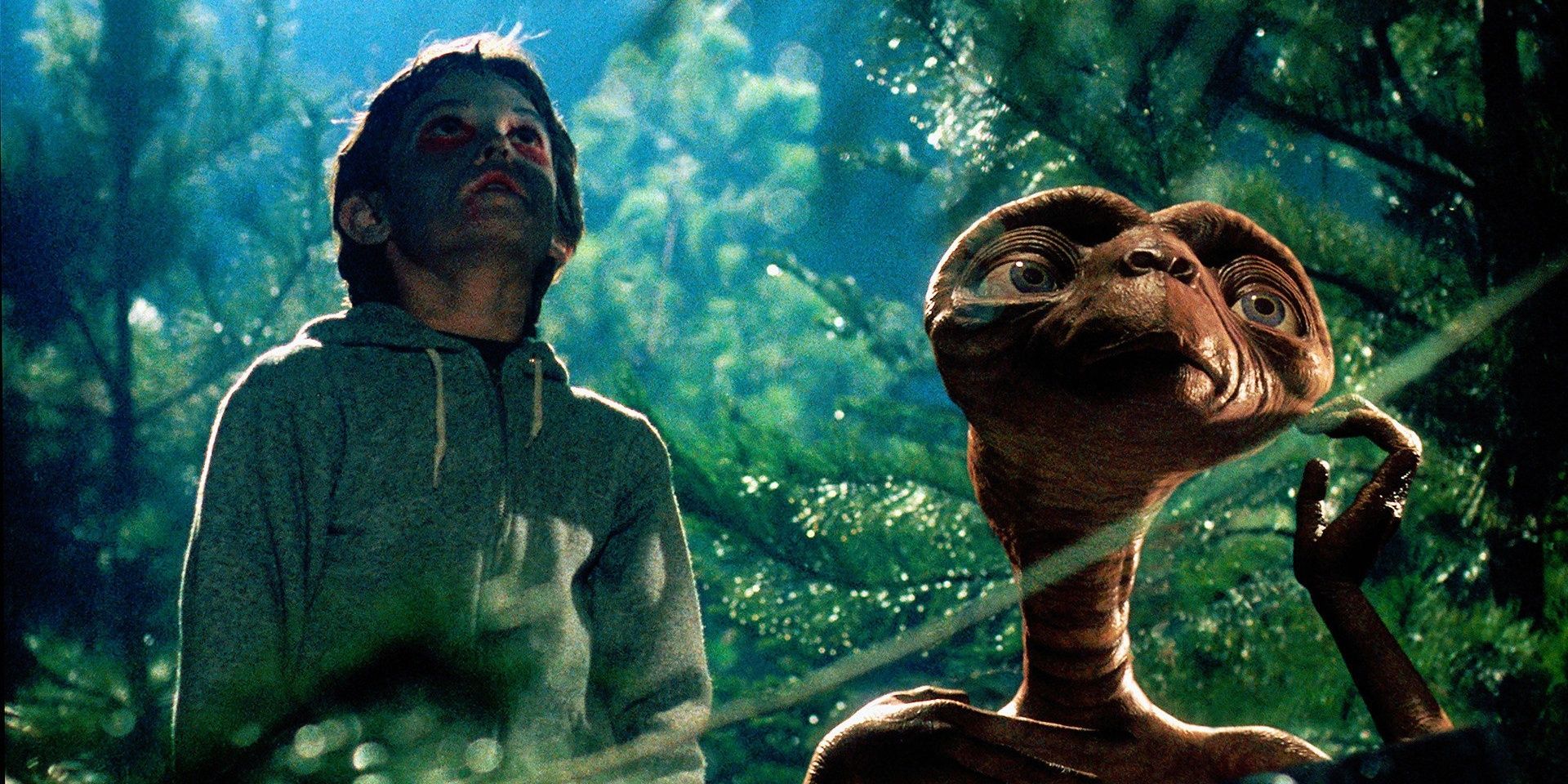 E.T. and Elliot looking to the sky in E.T. The Extra-Terrestrial