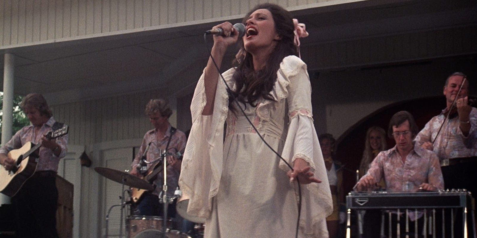 Barbara Jean singing on stage in Robert Altman's Nashville