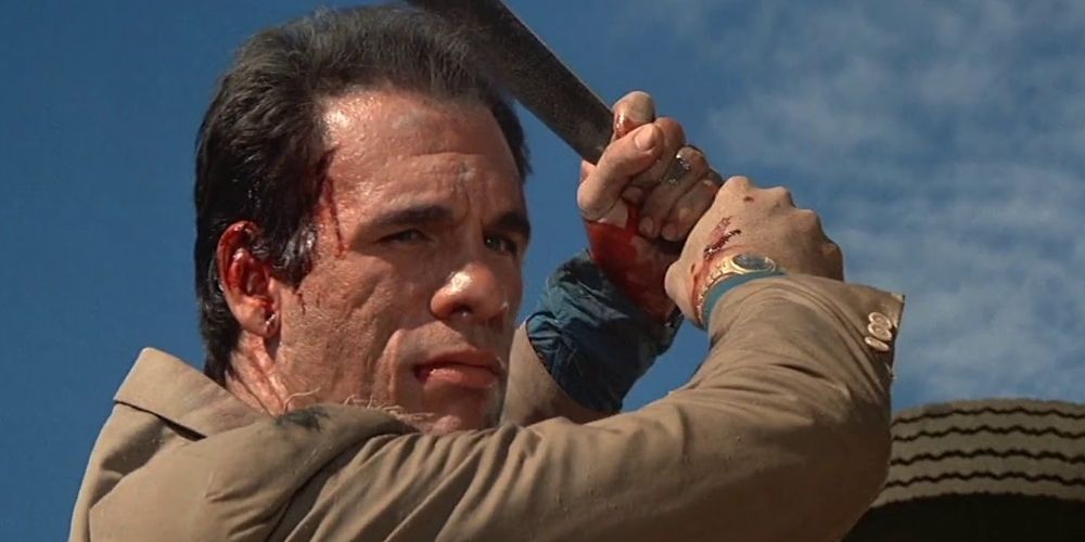 Robert Davi as Franz Sanchez holding a machete in Licence to Kill