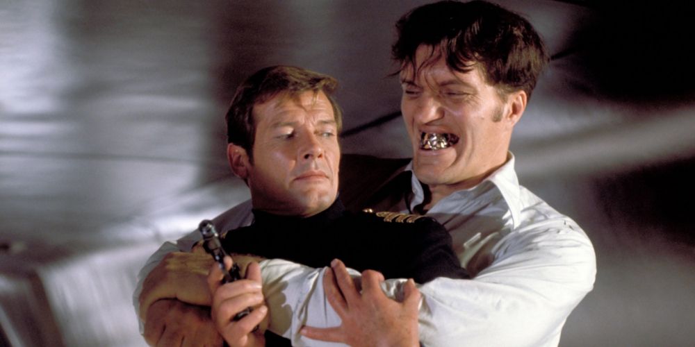 Jaws grabs James Bond from behind in The Spy Who Loved Me