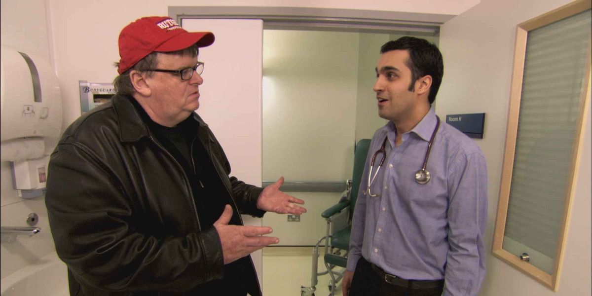 Michael Moore interviews a doctor in Sicko