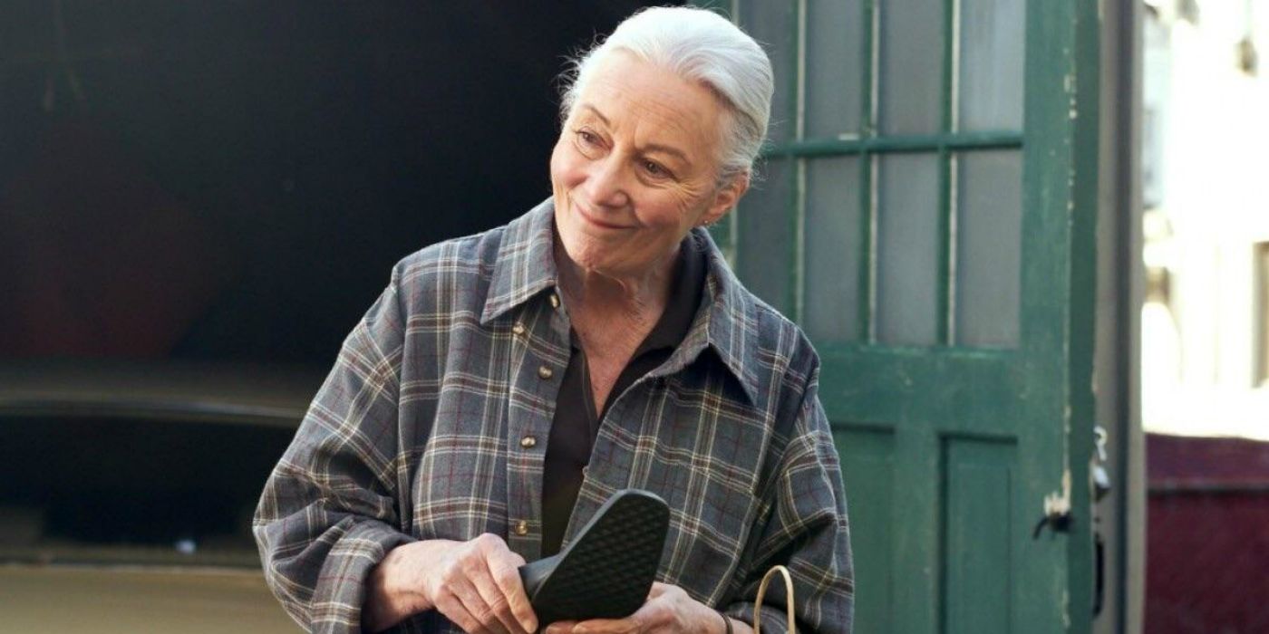 Raimi’s Spider-Man 2 Hinted Aunt May Knew Peter Was Spidey