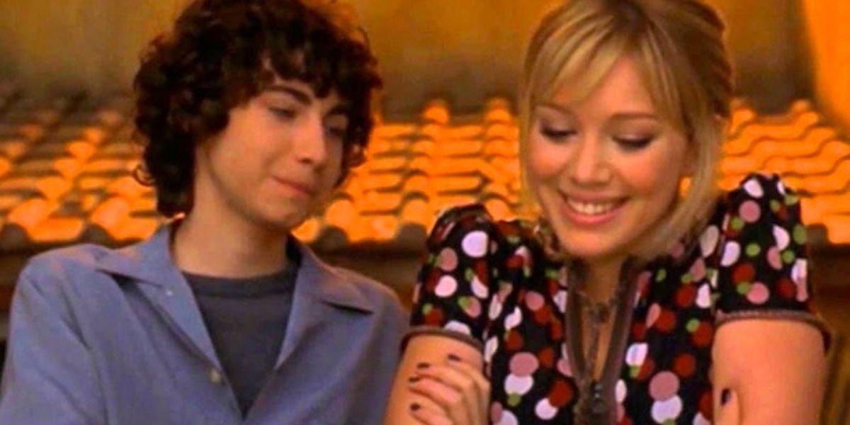 Lizzie and Gordo on the rooftop at the end of the movie