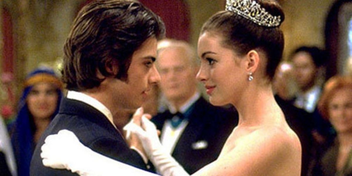 Mia and Michael dancing in The Princess Diaries (2001)The Princess Diaries (2001)