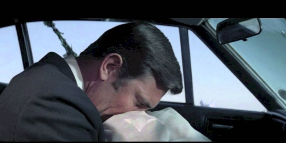 Bond chora após Tracy ser baleada em A Serviço Secreto de Sua Majestade 