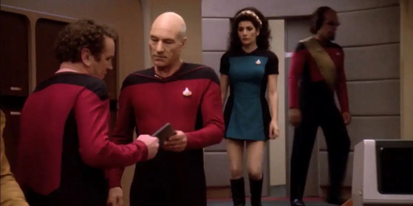 Troi in Skant in Star Trek: The Next Generation