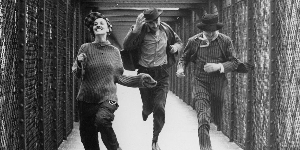 Three characters running down a bridge in Band Of Outsiders.