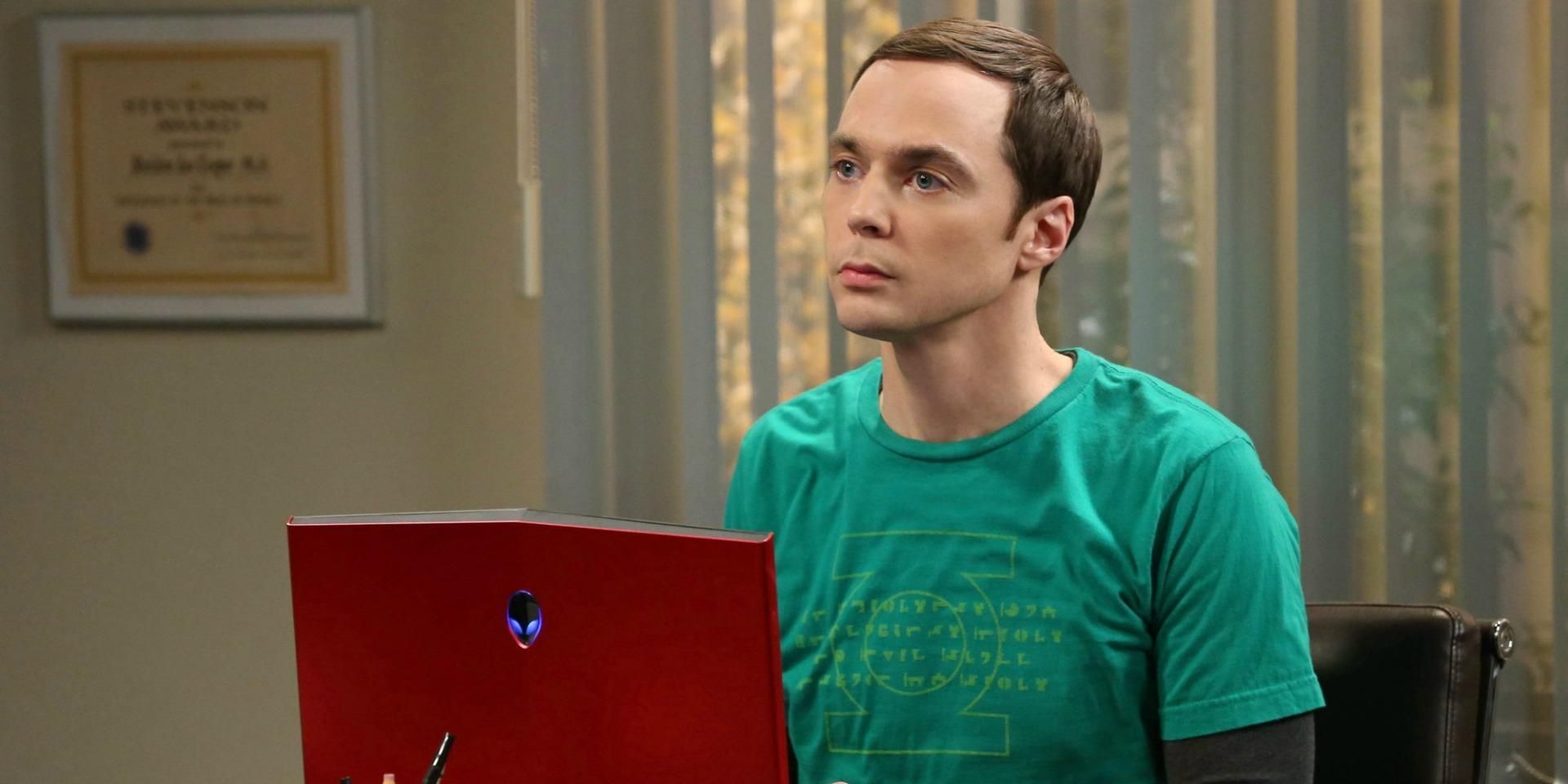 Sheldon trabalhando em seu escritório em Caltech