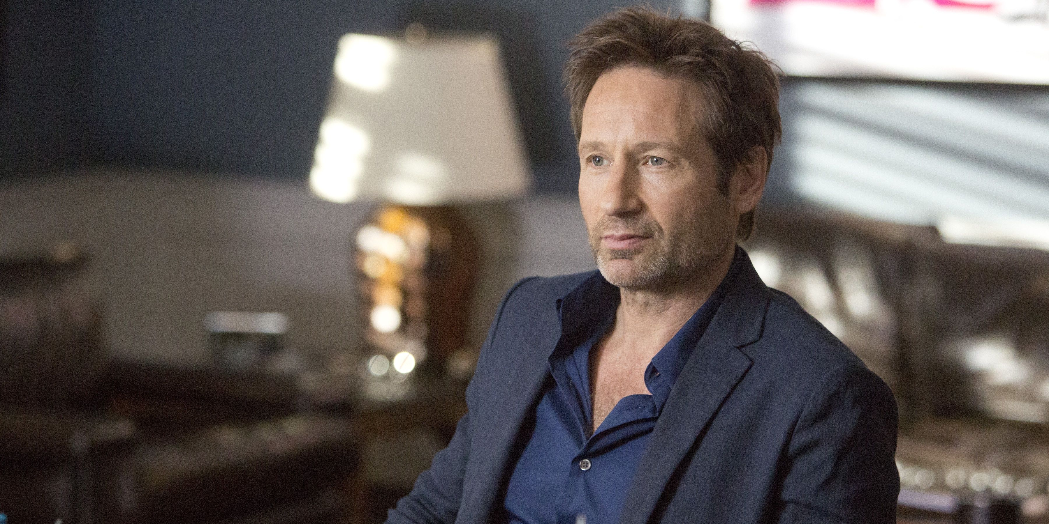 Hank Moody smirking slightly in californication