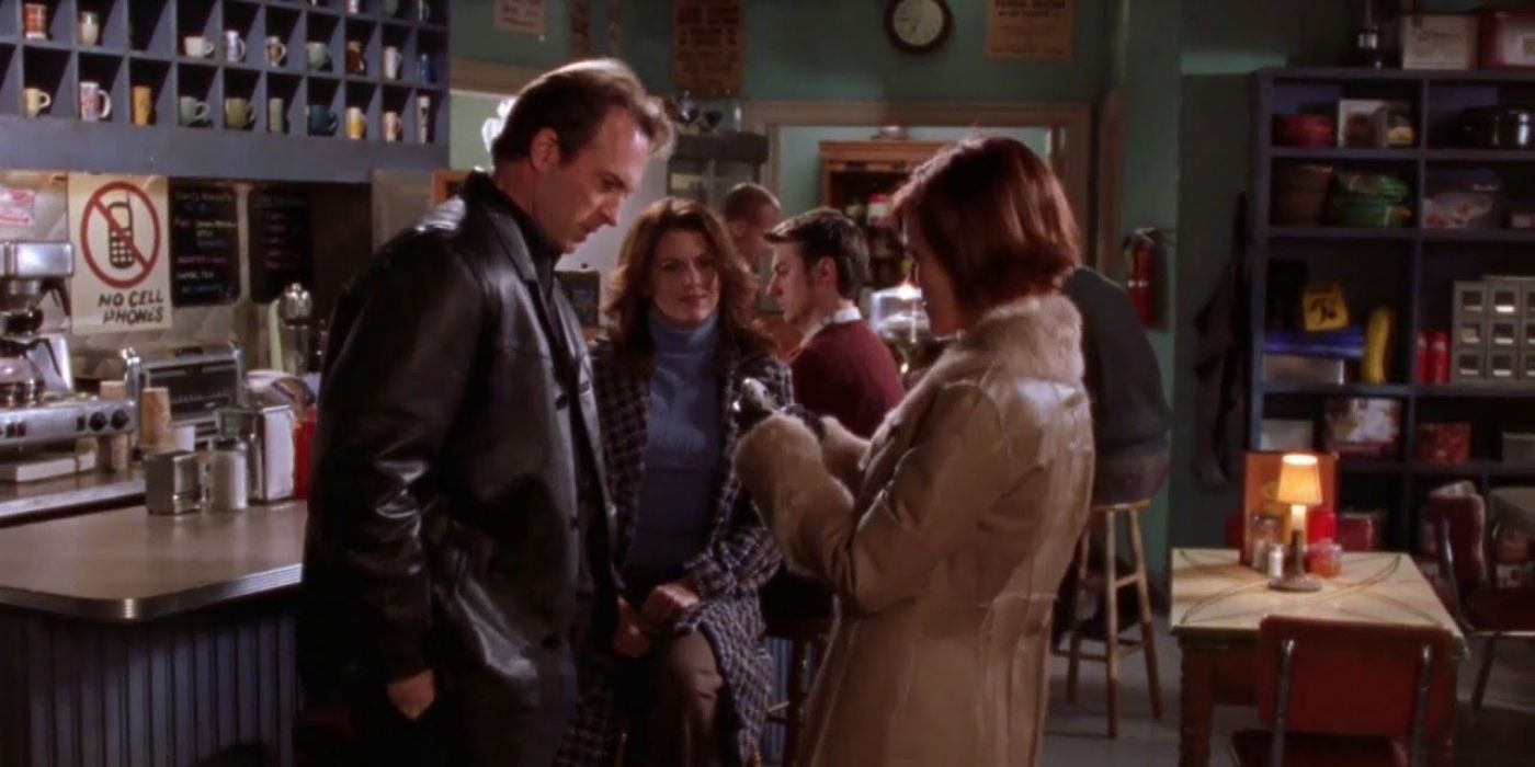 Luke and Nicole talking at the diner on Gilmore Girls