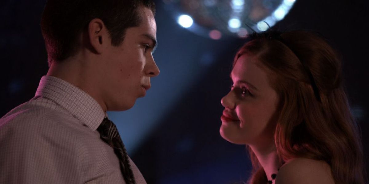 An image of Stiles and Lydia looking at each other in Teen Wolf