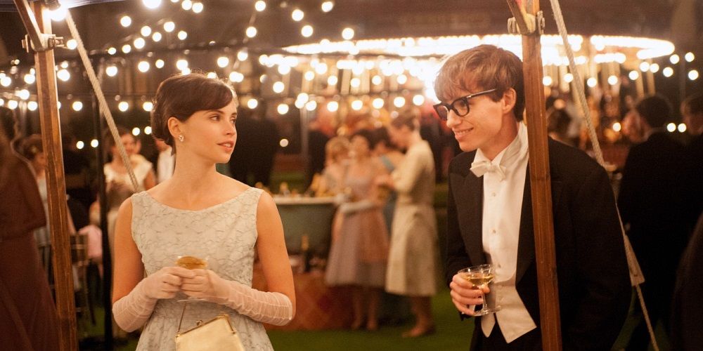 Stephen Hawking and Jane Wilde talking at a party in The Theory of Everything