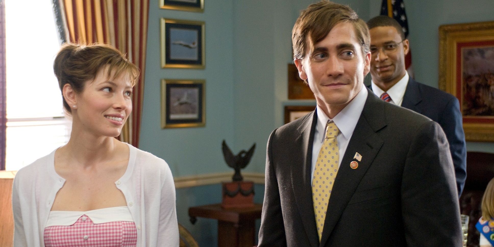 Jessica Beil and Jake Gyllenhaal in a government in Accidental Love