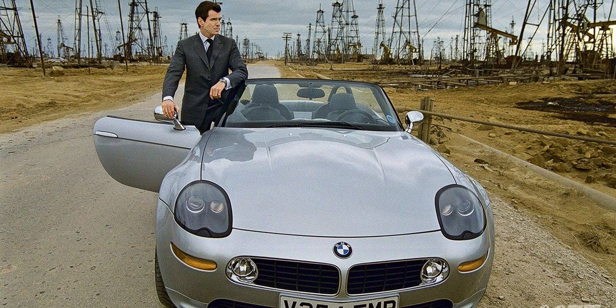 Bond steps out of the BMW Z8