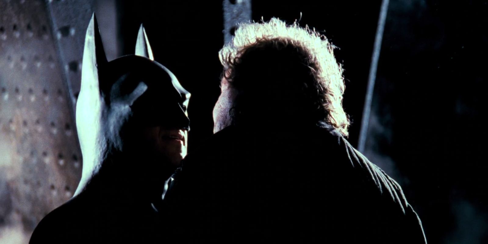 Batman threatens mugger in 1989 movie