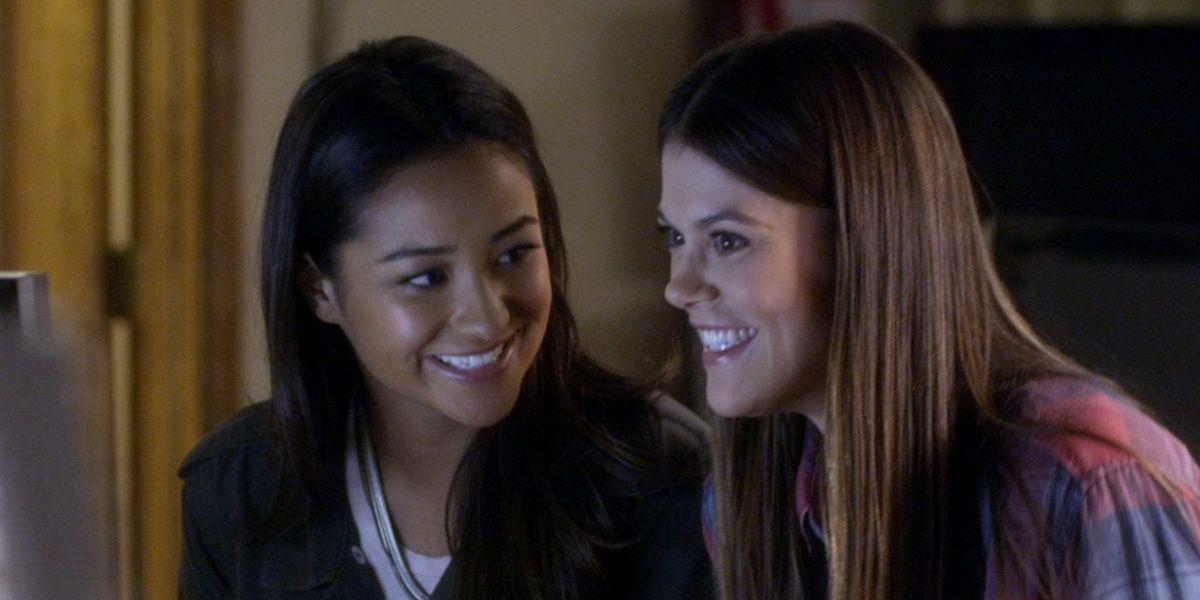 Emily and Paige smiling in Pretty Little Liars