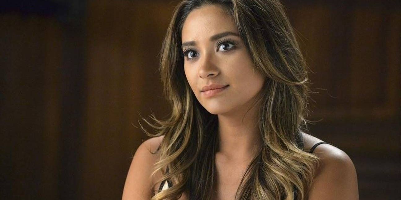 An image of Emily in Pretty Little Liars