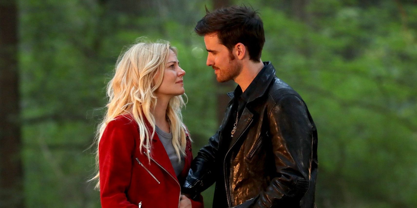 Emma Swan (Jennifer Morrison) and Captain Hook (Colin O'Donoghue) in Once Upon a Time