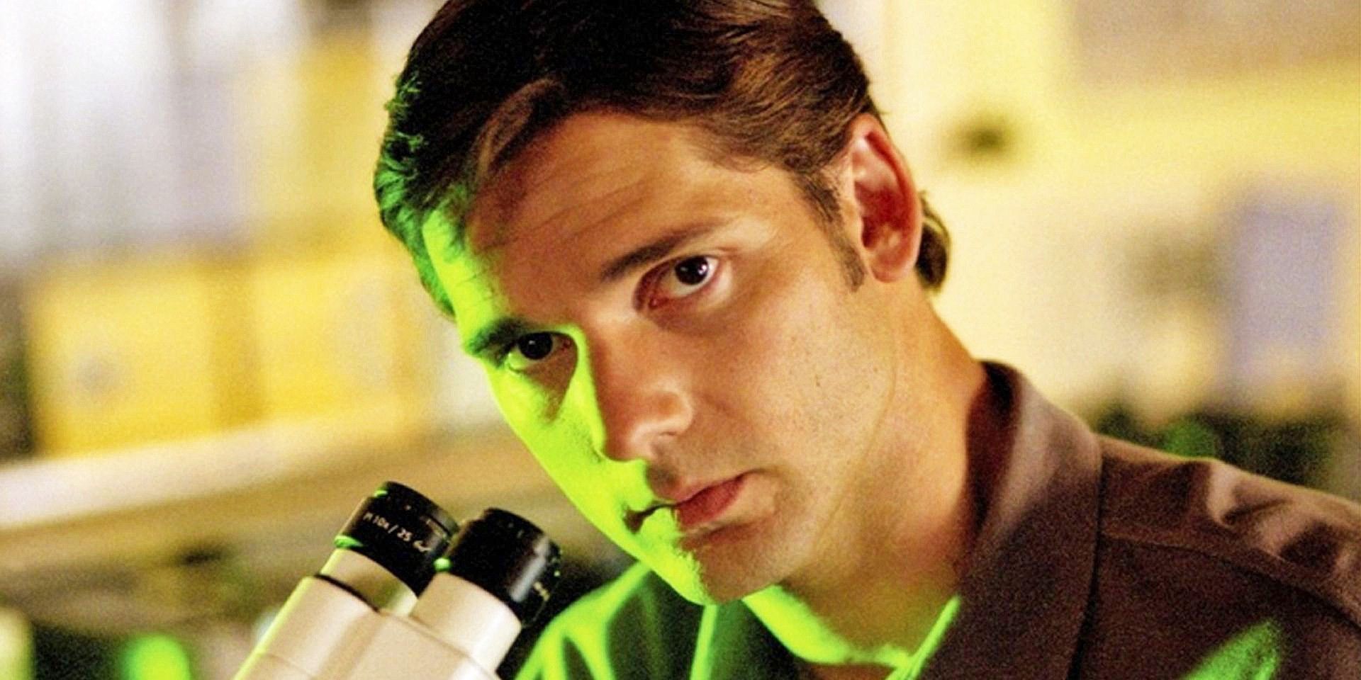 Eric Bana as Bruce Banner in Hulk Movie looking into the camera