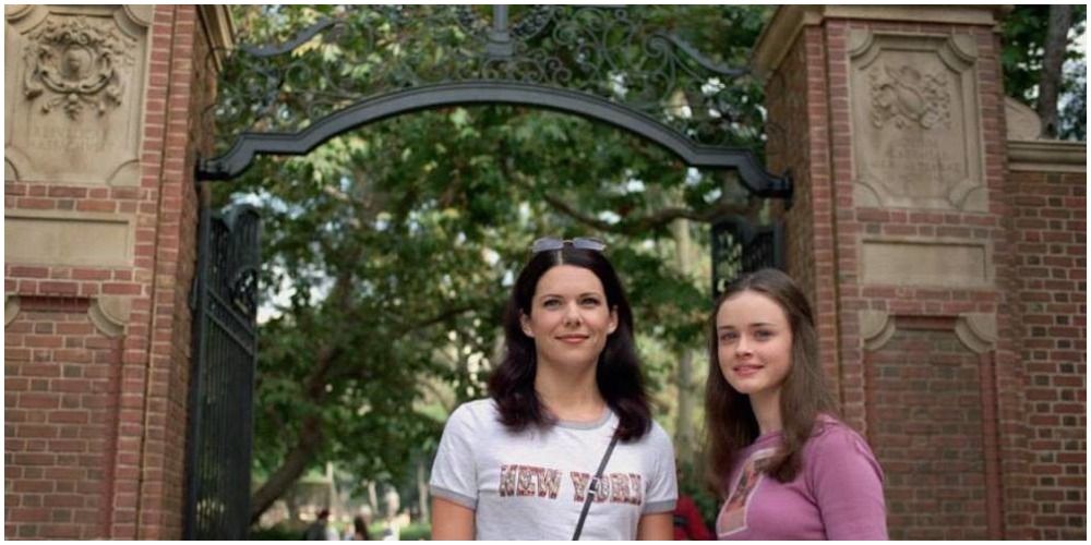 Lorelai and Rory in front of Harvard