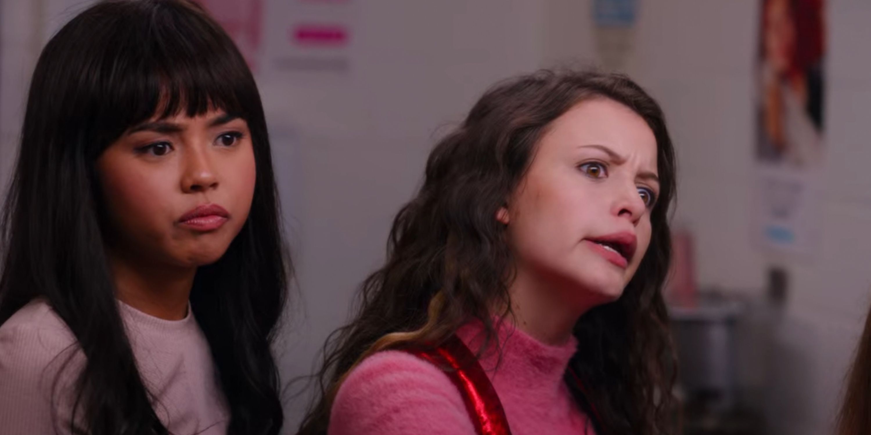 Chelsea Clark e Sara Waisglass nella prima stagione di Ginny & Georgia su Netflix