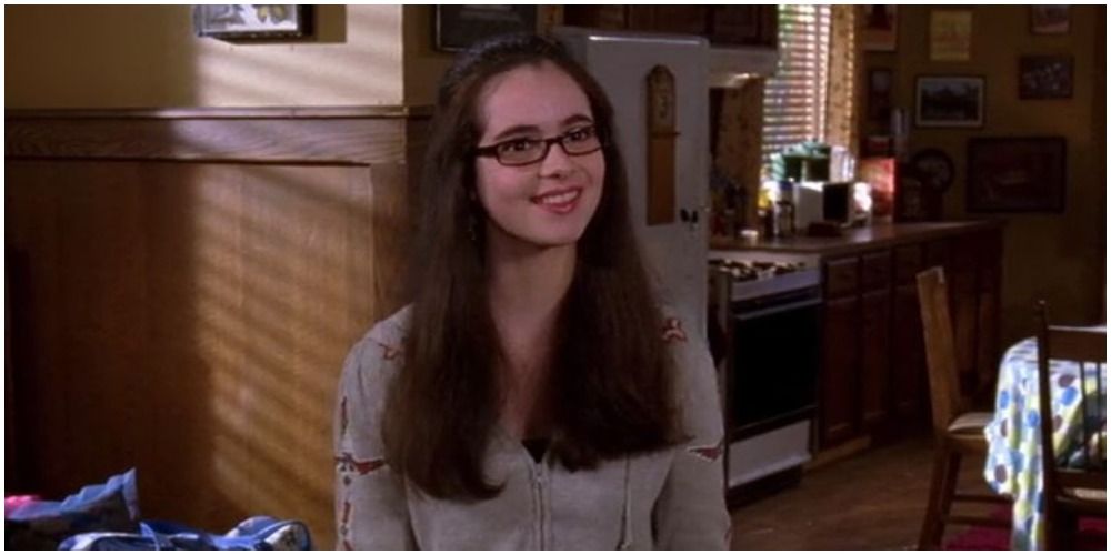 girl with brown hair and glasses