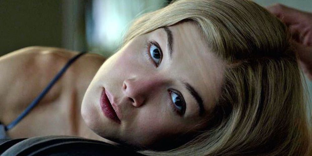 Rosamund Pike looking at Ben Affleck off-screen in Gone Girl