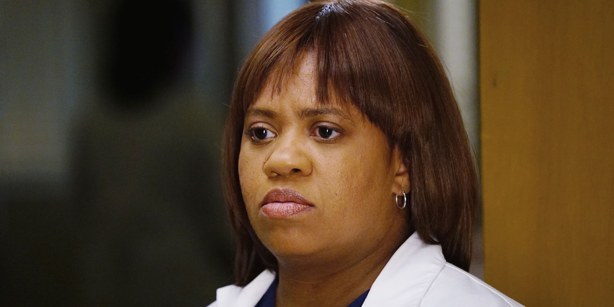 Miranda Bailey parecendo severa no episódio de Grey's Anatomy, The Girl With No Name