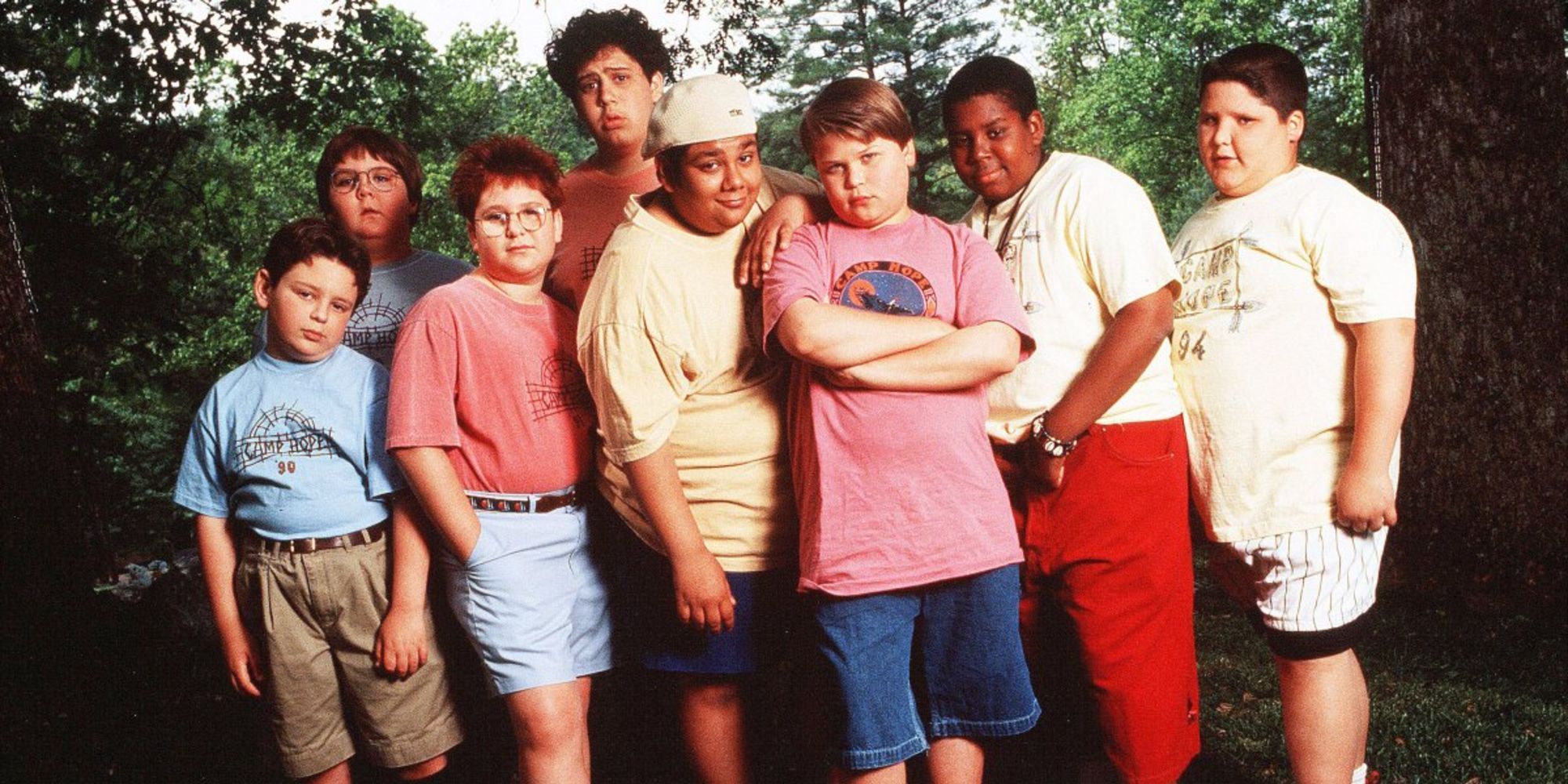 The cast of Heavyweights posing for a photo.