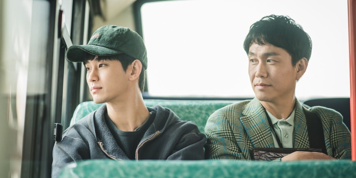 Gang-tae e Sang-tae sentados em um ônibus no episódio 2 de Its Okay To Not Be Okay