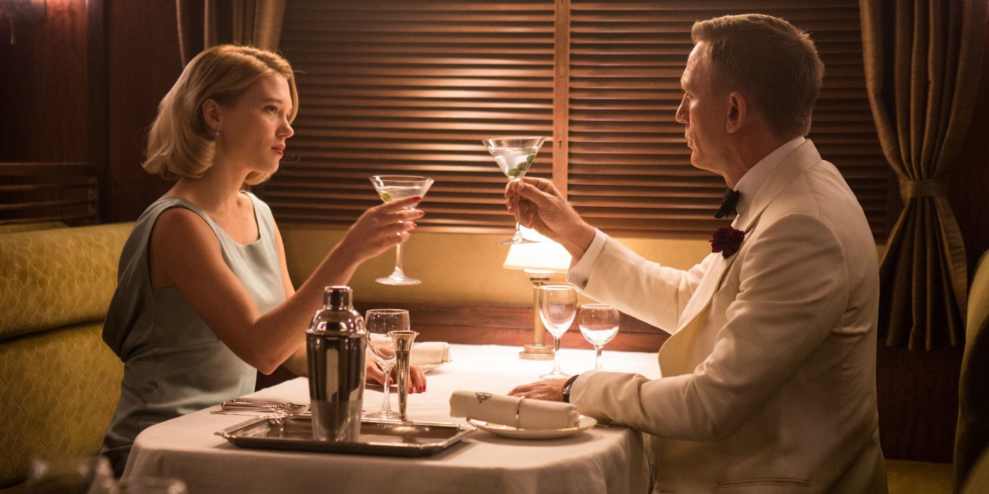 James Bond and Madeleine Swann eat dinner on a train in Spectre