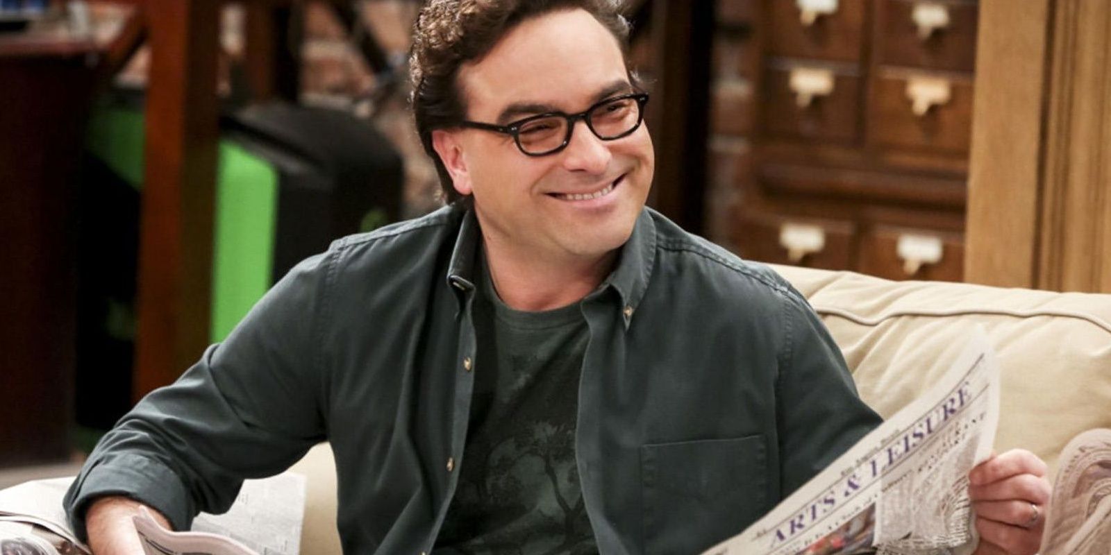 Leonard smiling widely in The Big Bang Theory.