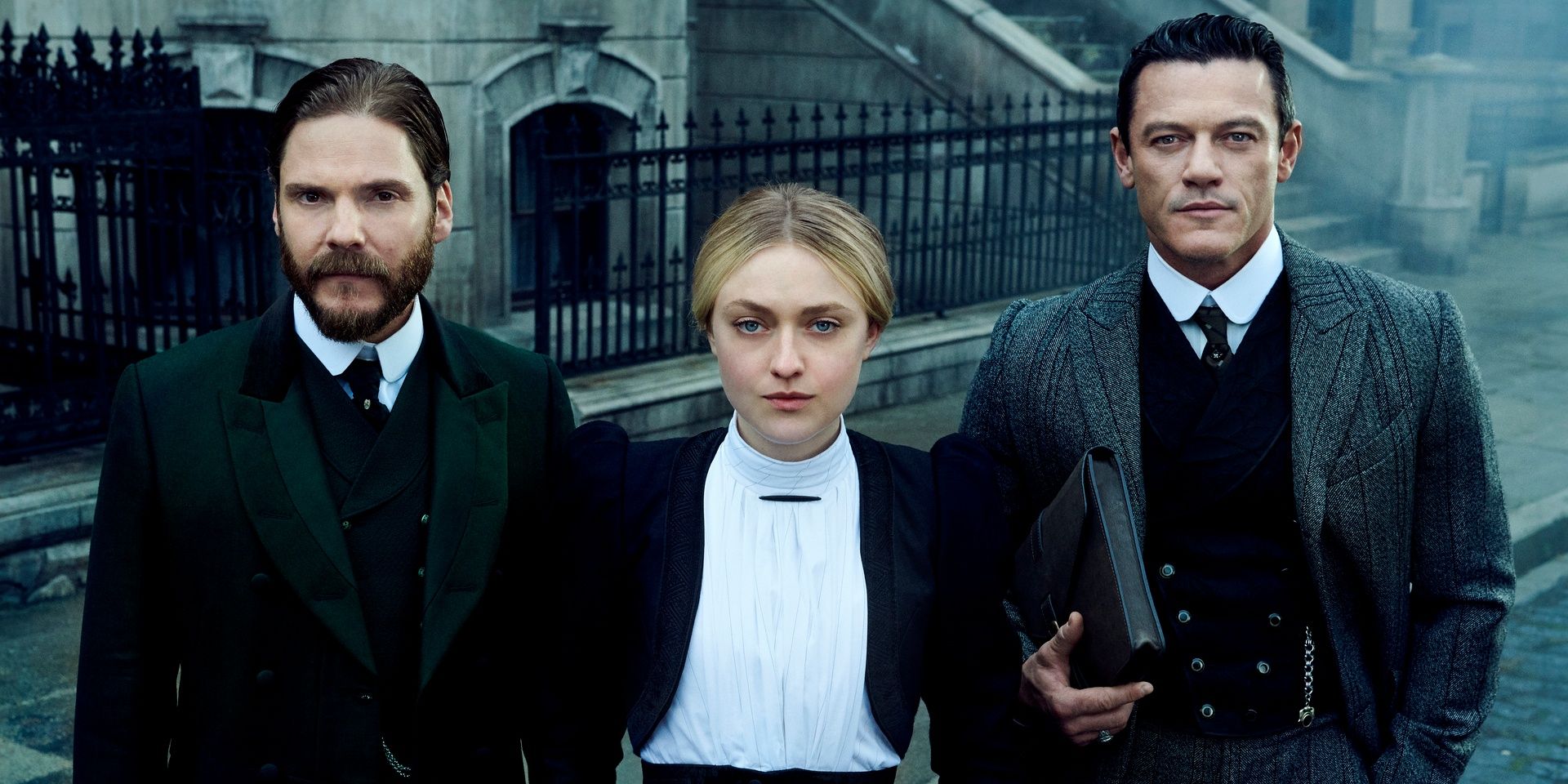 Luke Evans, Daniel Bruhl, and Dakota Fanning in The Alienist