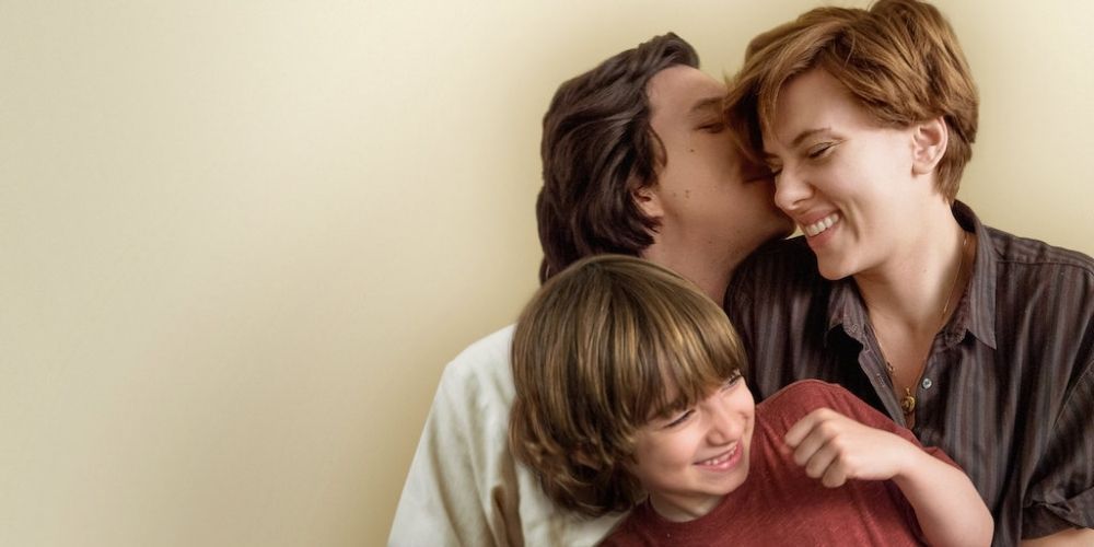 Charlie kiss Nicole on the cheek in Marriage Story