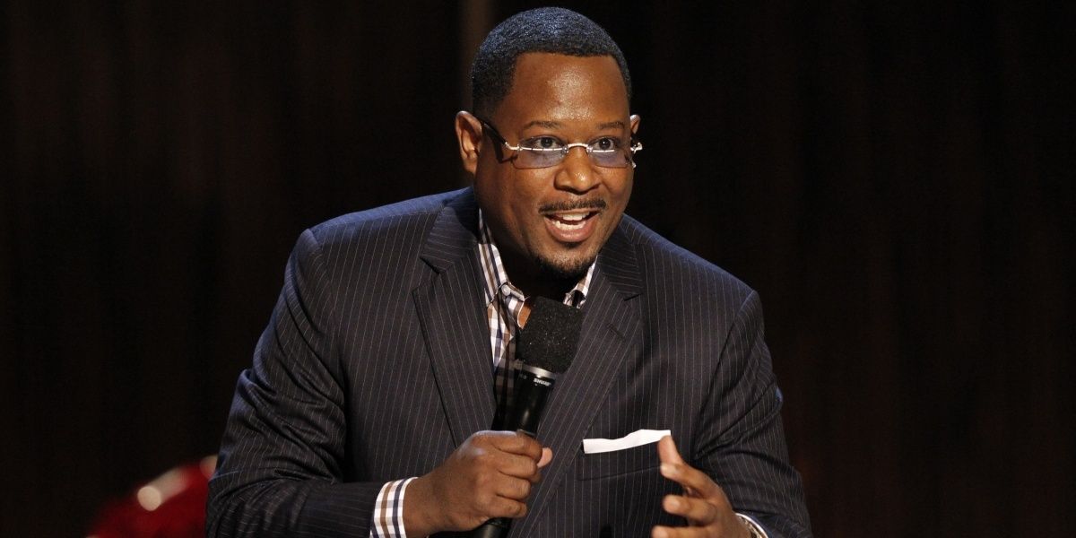 Martin Lawrence with a mic