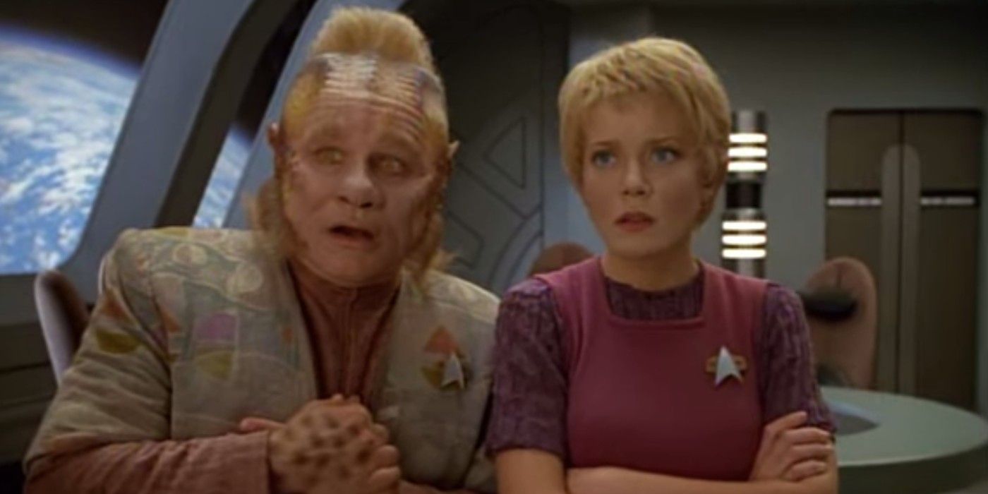 In einer Episode von Star Trek: Voyager stehen Neelix und Kes besorgt zusammen im Esszimmer "Zukünftiges Ende"