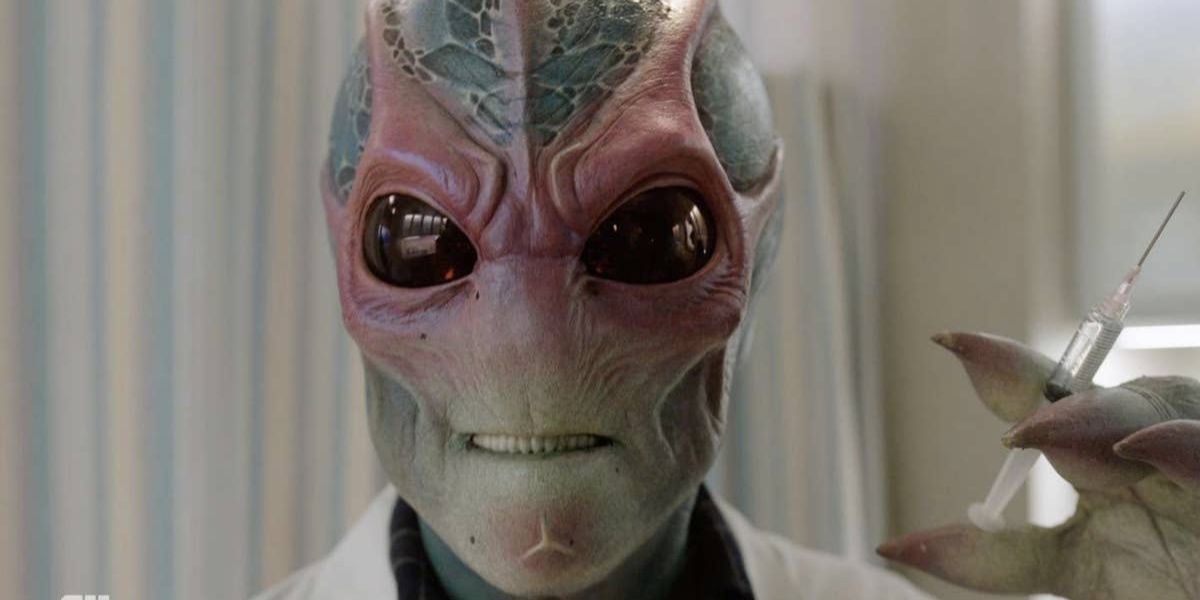 Alan Tudyk as Captain Hah Re / Dr. Harry Vanderspeigle in Resident Alien 