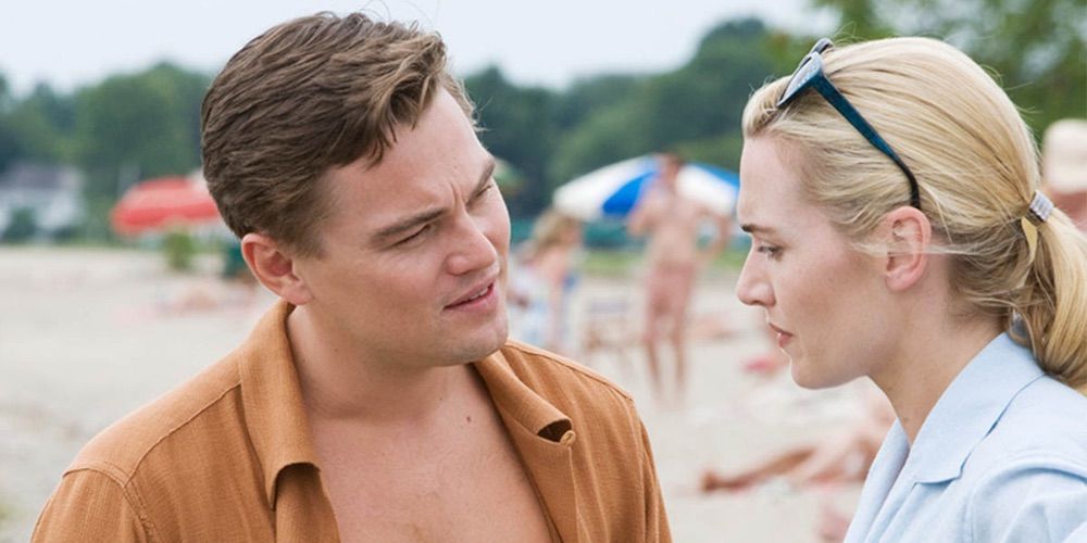 Leonardo Dicaprio and Kate Winslet talking and standing on a beach in Revolutionary Road