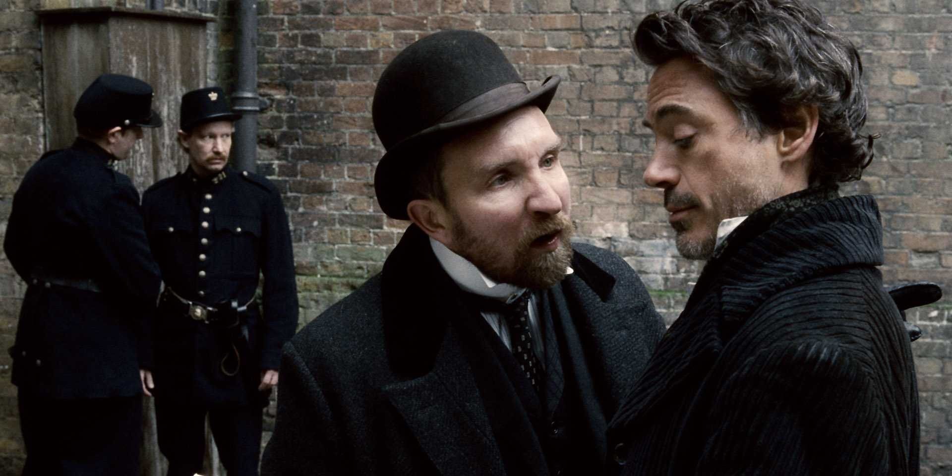 Robert Downey Jr and Eddie Marsan in Sherlock Holmes