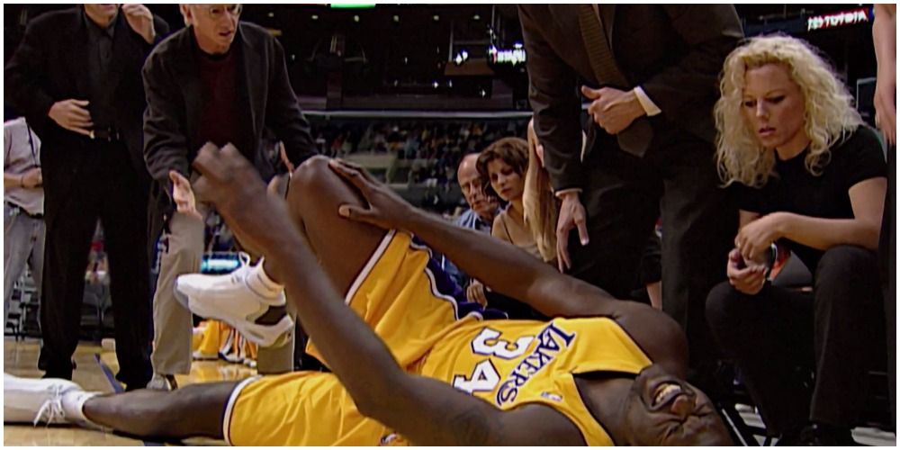 Shaq Pretending To Fall For Show